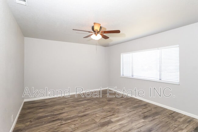 Building Photo - 1497 Claremont Dr