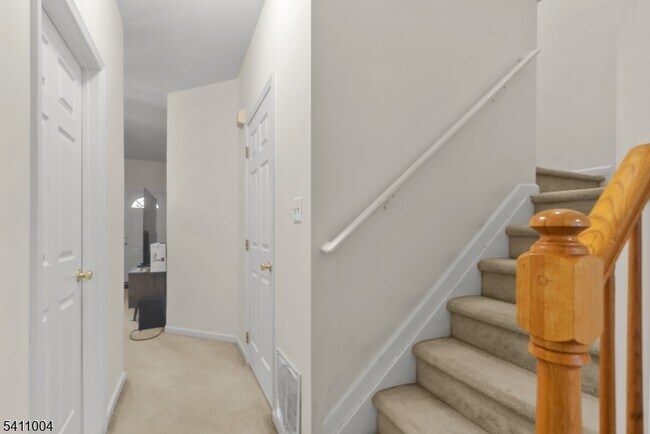 Building Photo - 137 Stratford Dr