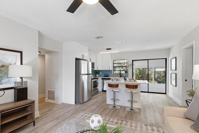 Building Photo - WELCOME TO YOUR NEW BRIGHT CHEERFUL UPDATED HOME