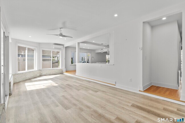 Building Photo - 25 Crescent Bluff Ave