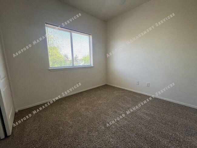 Building Photo - BEAUTIFUL 3 BEDROOM 2 BATHROOM HOME IN GLE...