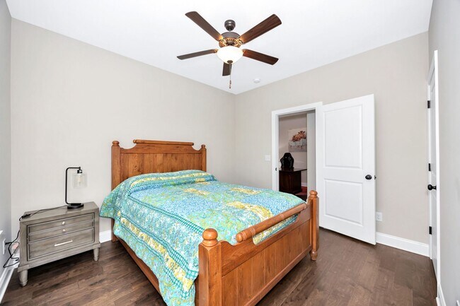 Building Photo - Fully Furnished 3 Bedroom Home Near Toyota...