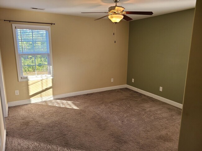 Building Photo - 3 Bedroom, 2.5 bath home - Sneads Ferry - Everetts Creek Community