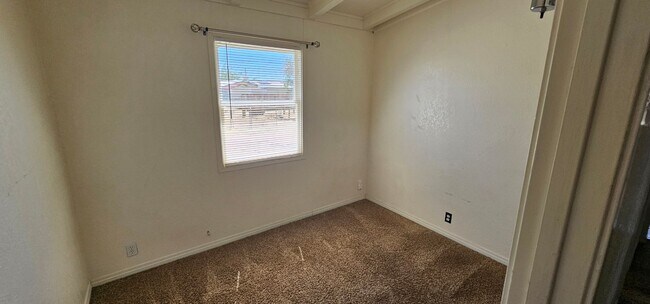 Building Photo - 424 N Alvord St