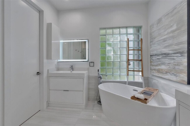 Building Photo - 4088 Briarcliff Cir