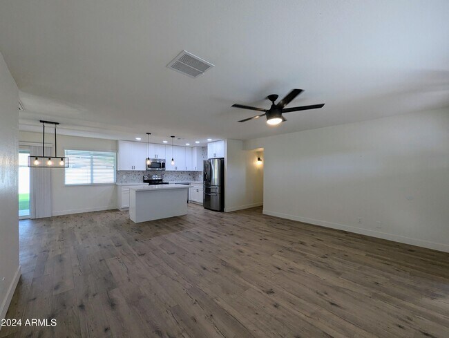 Building Photo - 121 N Flint Cir