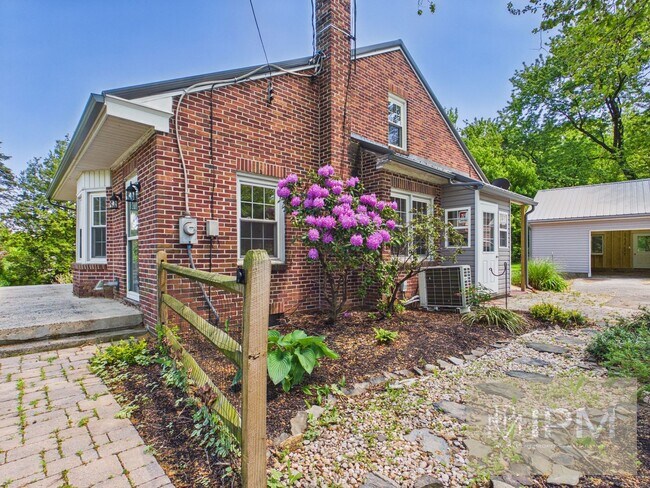 Building Photo - Country Comfort, Modern Living | 3 Bedroom, 1 Bath, Eastern York School District