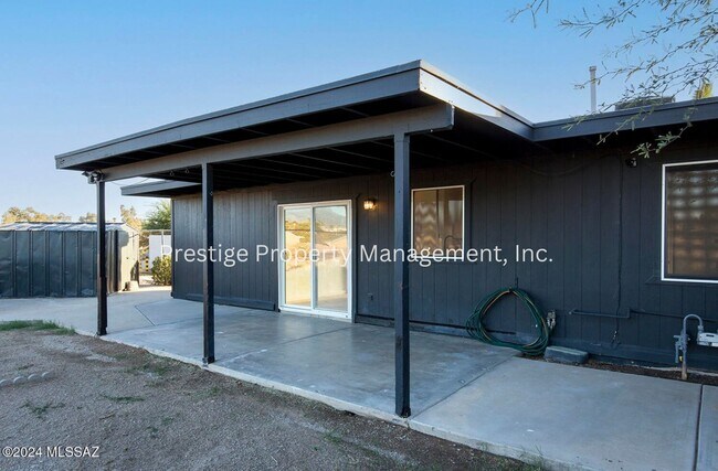 Building Photo - Look! This 3/2 Upgraded  East Side Charmer Is What You Have Been Looking For!