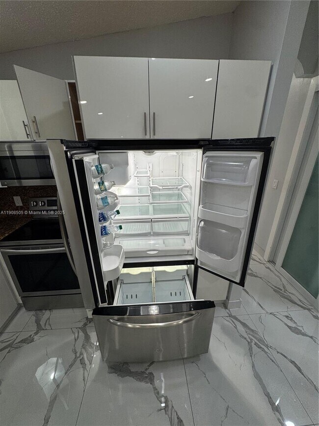 Building Photo - 8701 NW 109th Terrace