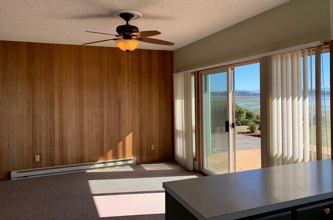 Building Photo - Beach Front Home 3 Bedrooms - Birch Bay Village