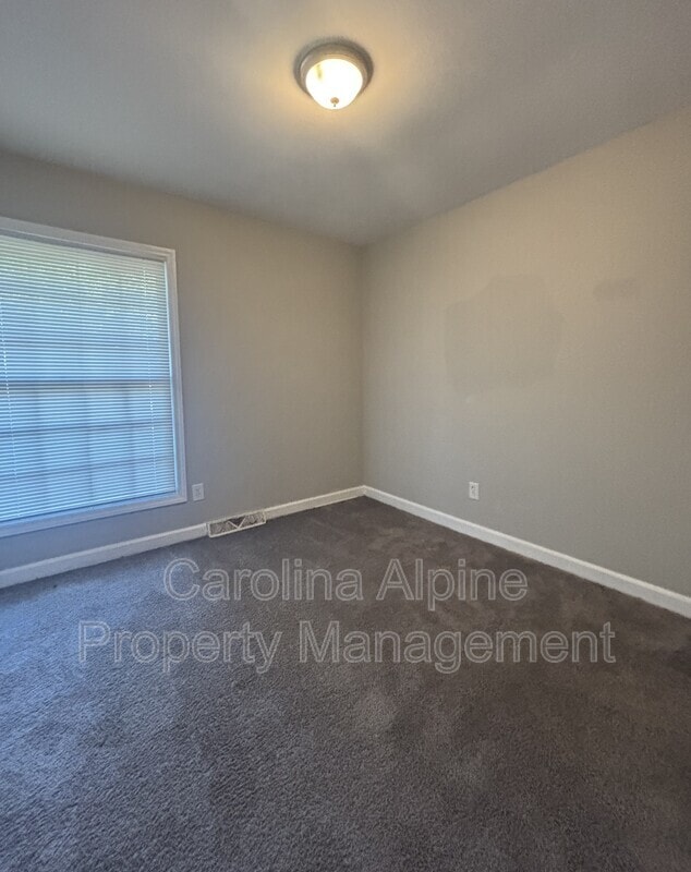 Building Photo - 8523 Stonehurst Dr