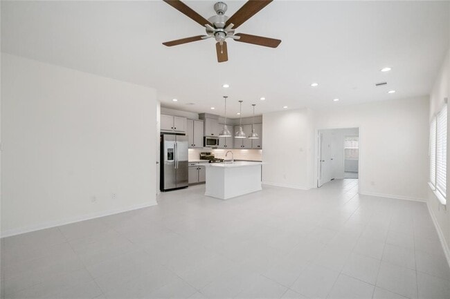 Building Photo - 623 Silver Pear Ct