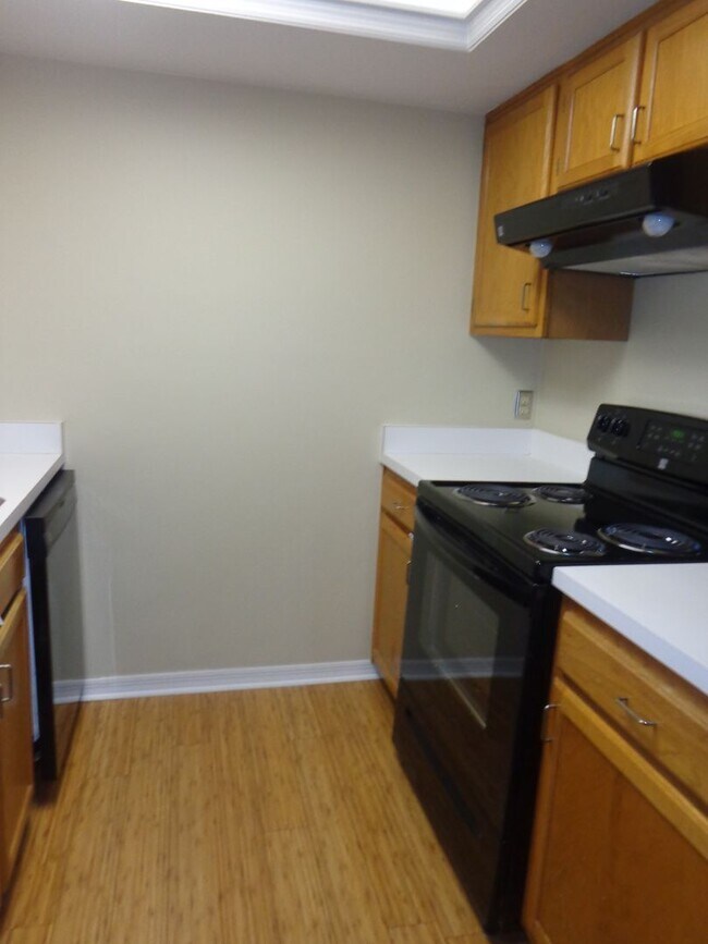 Building Photo - 2 Bedroom/2 Bath Townhome in Rockwood Villas