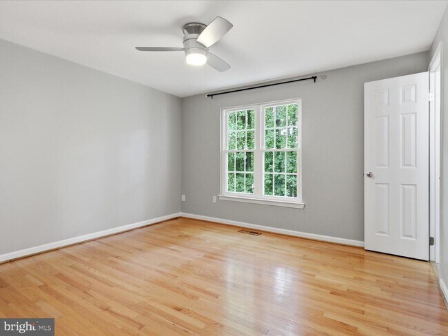 Building Photo - 6055 Meyers Landing Ct
