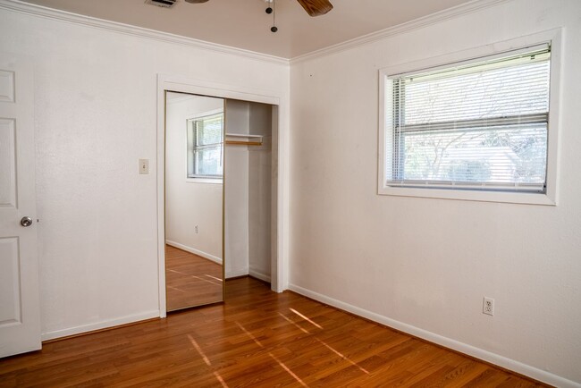 Building Photo - 213 Birch Dr