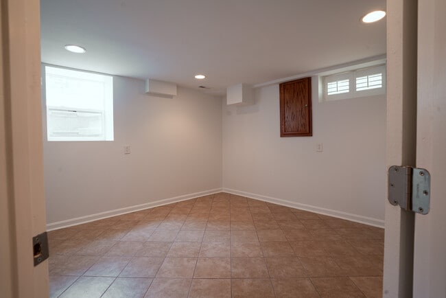 Building Photo - 218 Bramton Rd