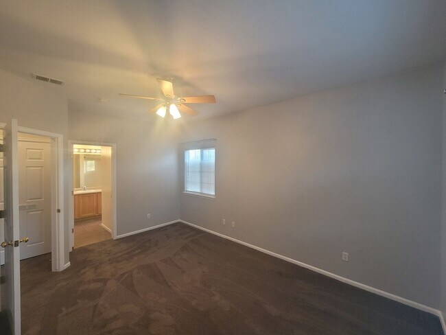 Building Photo - 6310 Oak St