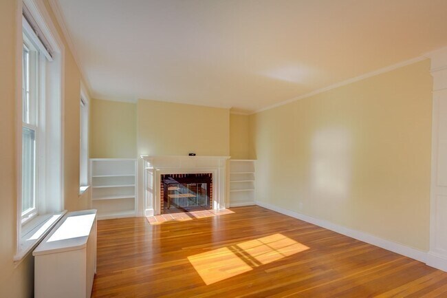 Building Photo - 321 Tappan St