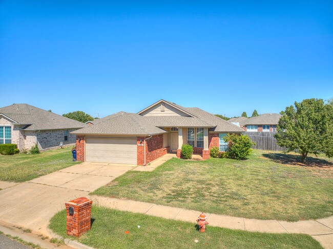 Primary Photo - Updated home in Edmond + 3 bed + 2 bath + ...