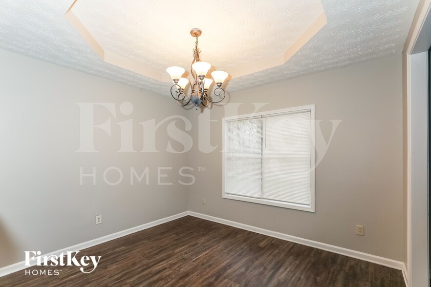 Building Photo - 637 Old Ivy Chase