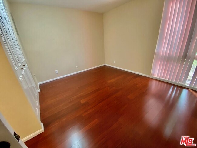 Building Photo - 6375 Green Valley Cir