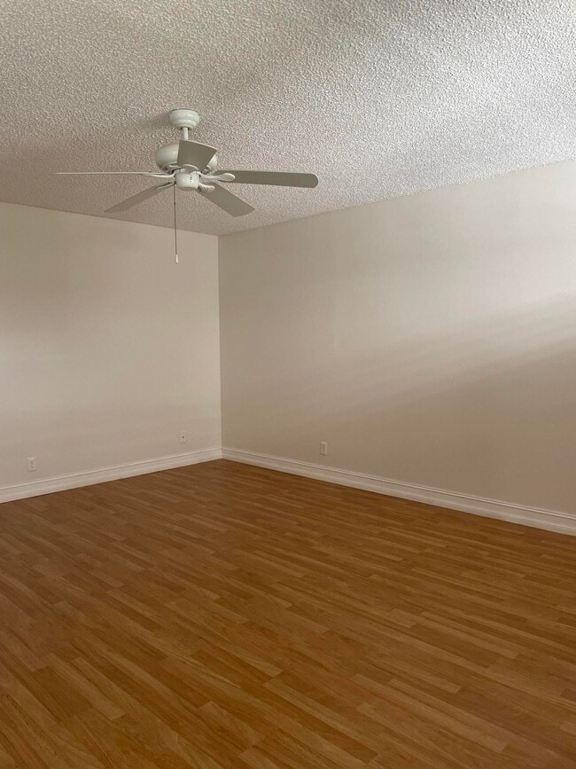 Building Photo - 421 Normandy I