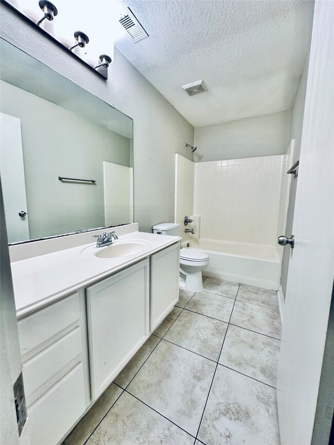 Building Photo - 21604 Horseshoe Dr