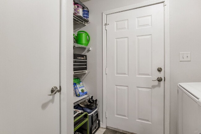 Building Photo - Move-in ready 3-bedroom, 1-bath cottage