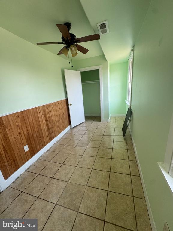 Building Photo - 332 E Broadway