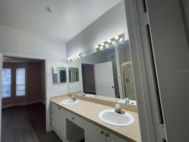 Building Photo - 3349 S Kirkman Rd