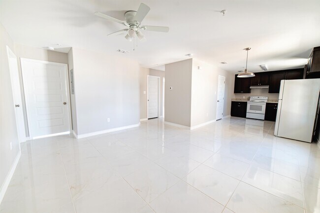 Building Photo - 315 Dorel Dr