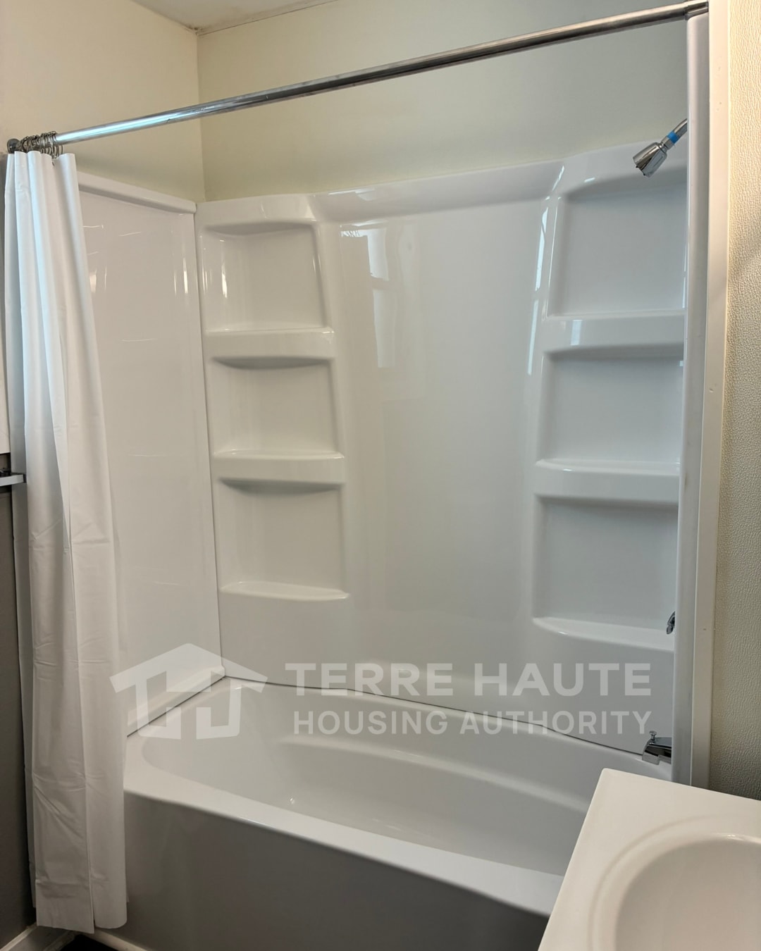 Tub/Shower - 59 S 15th St