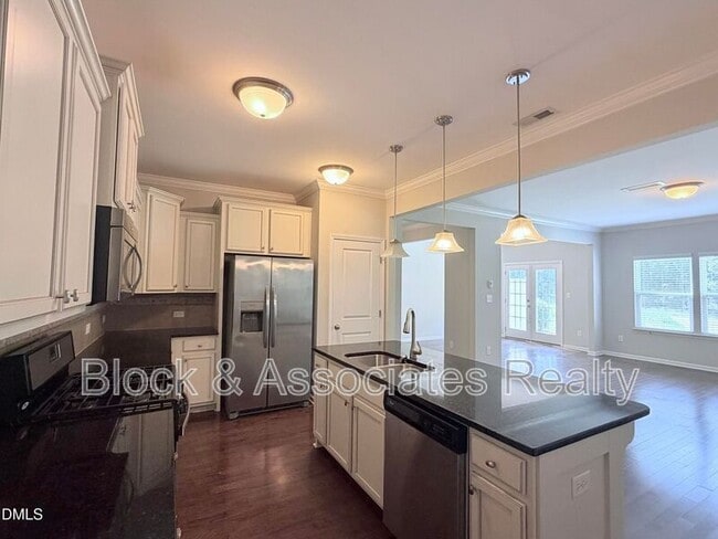 Building Photo - 210 Hamlet Pl