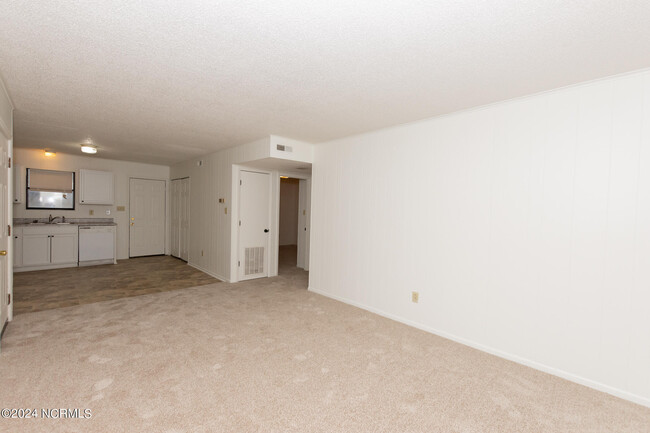 Building Photo - 104 Ravenwood Dr