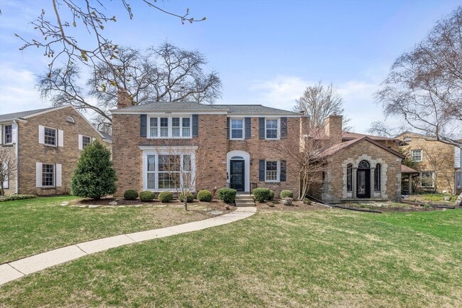 Primary Photo - 5457 N Berkeley Blvd