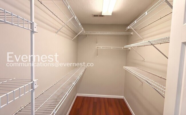 Building Photo - 1726 Hawk Run Ln