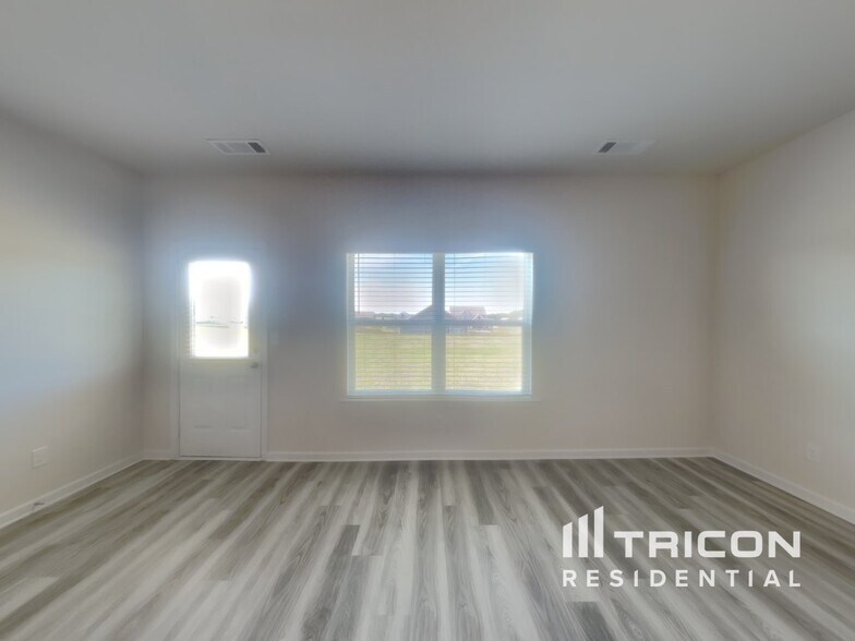 Building Photo - 267 Oliver Dr