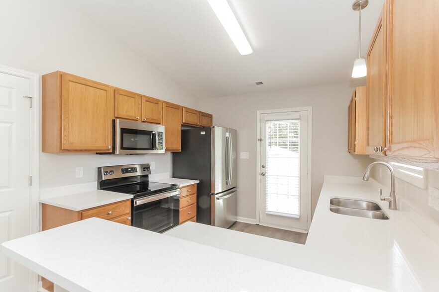 Building Photo - 2707 Oasis Ln