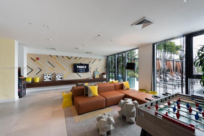 Building Photo - 121 NE 34th St