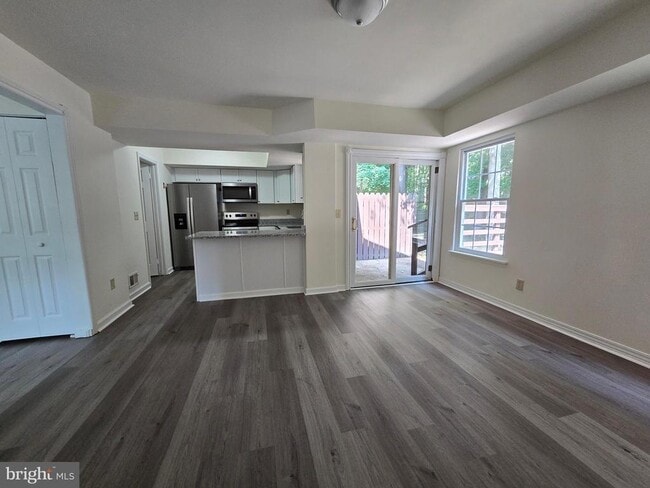 Building Photo - 1417 S Farmview Dr