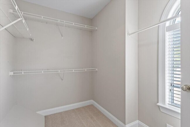 Building Photo - Spacious 4 Bedroom Raleigh Home - Fenced i...