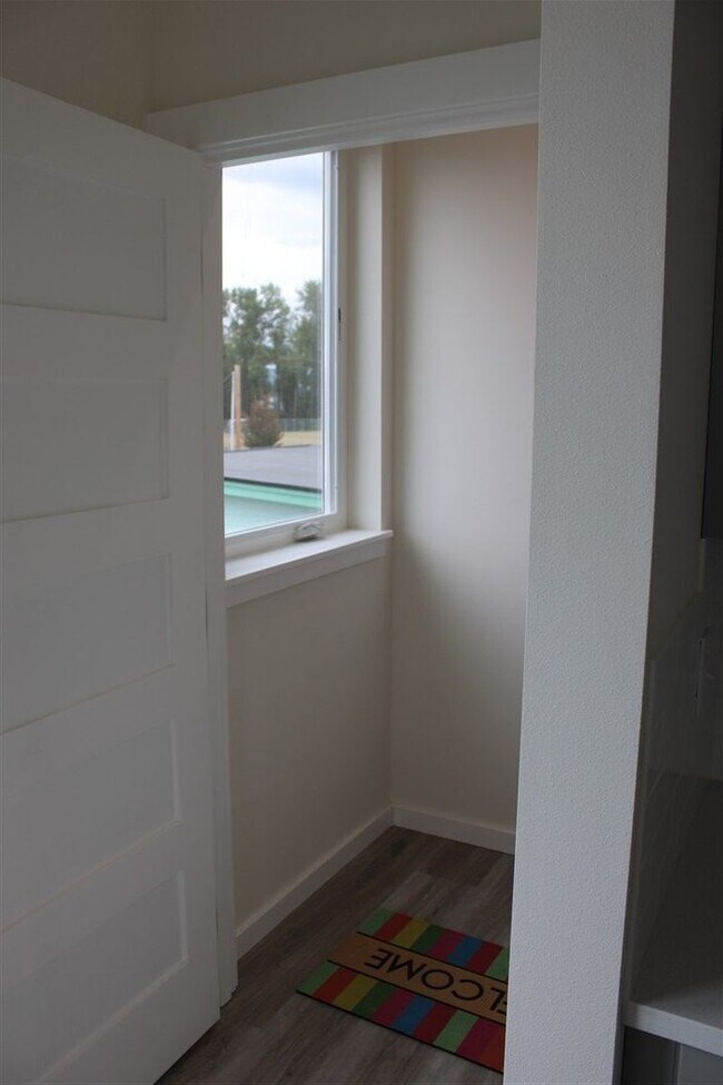 Building Photo - 2 bedroom 2 bathroom Brand New Triplex!