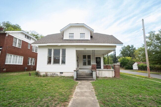 Building Photo - Izard Street