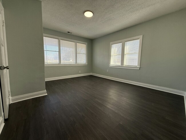 Building Photo - 61 S Pkwy E