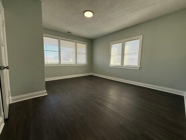 Building Photo - 61 South Parkway East