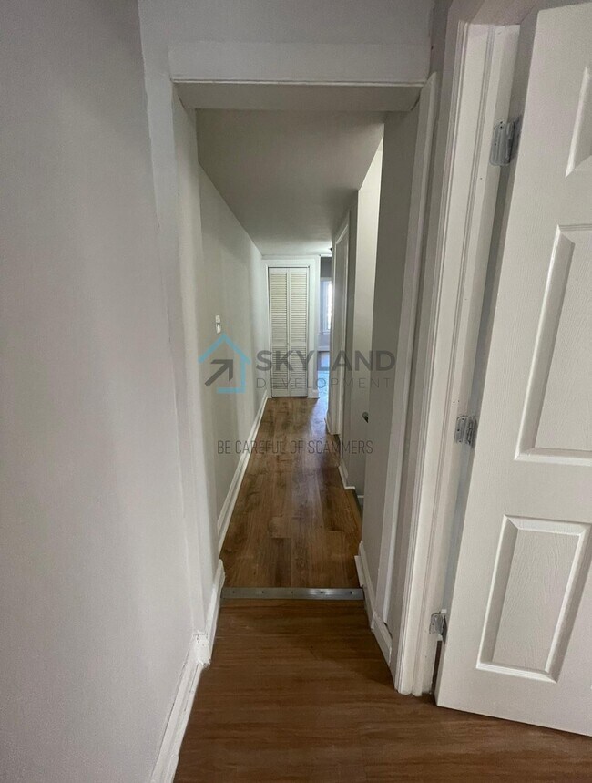 Building Photo - 1519 N 60th St