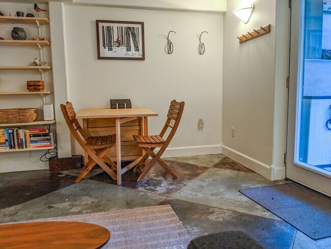 Building Photo - Furnished NW Alphabet district ground leve...