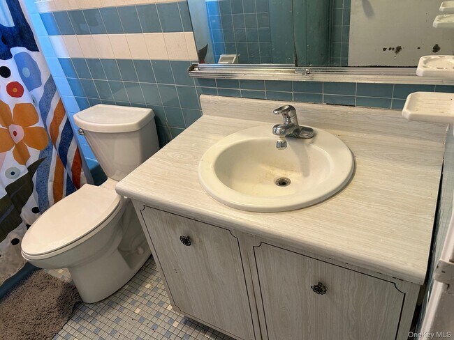 Building Photo - 68 Sneden Pl W