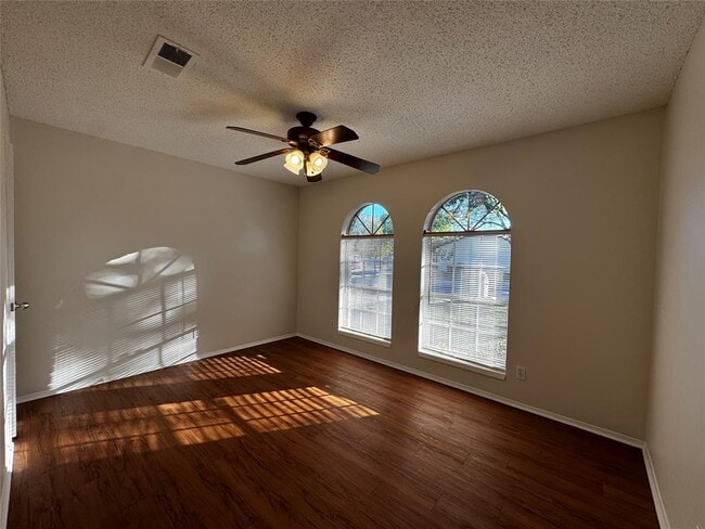 Building Photo - 1006 Warrington Dr