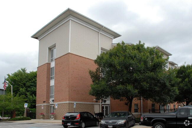 Building Photo - 2325 Hollins St